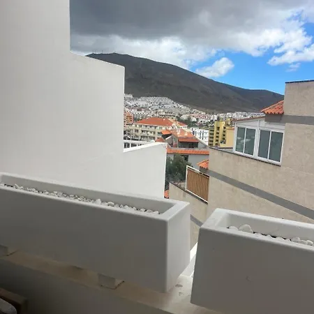 In Cristianos Daire Arona (Tenerife)